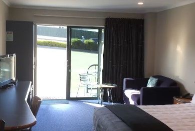 Bay City Motor Lodge - 1 Bedroom Apartment with balcony