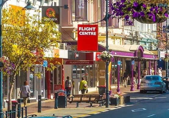 Bay City Motor Lodge - shopping