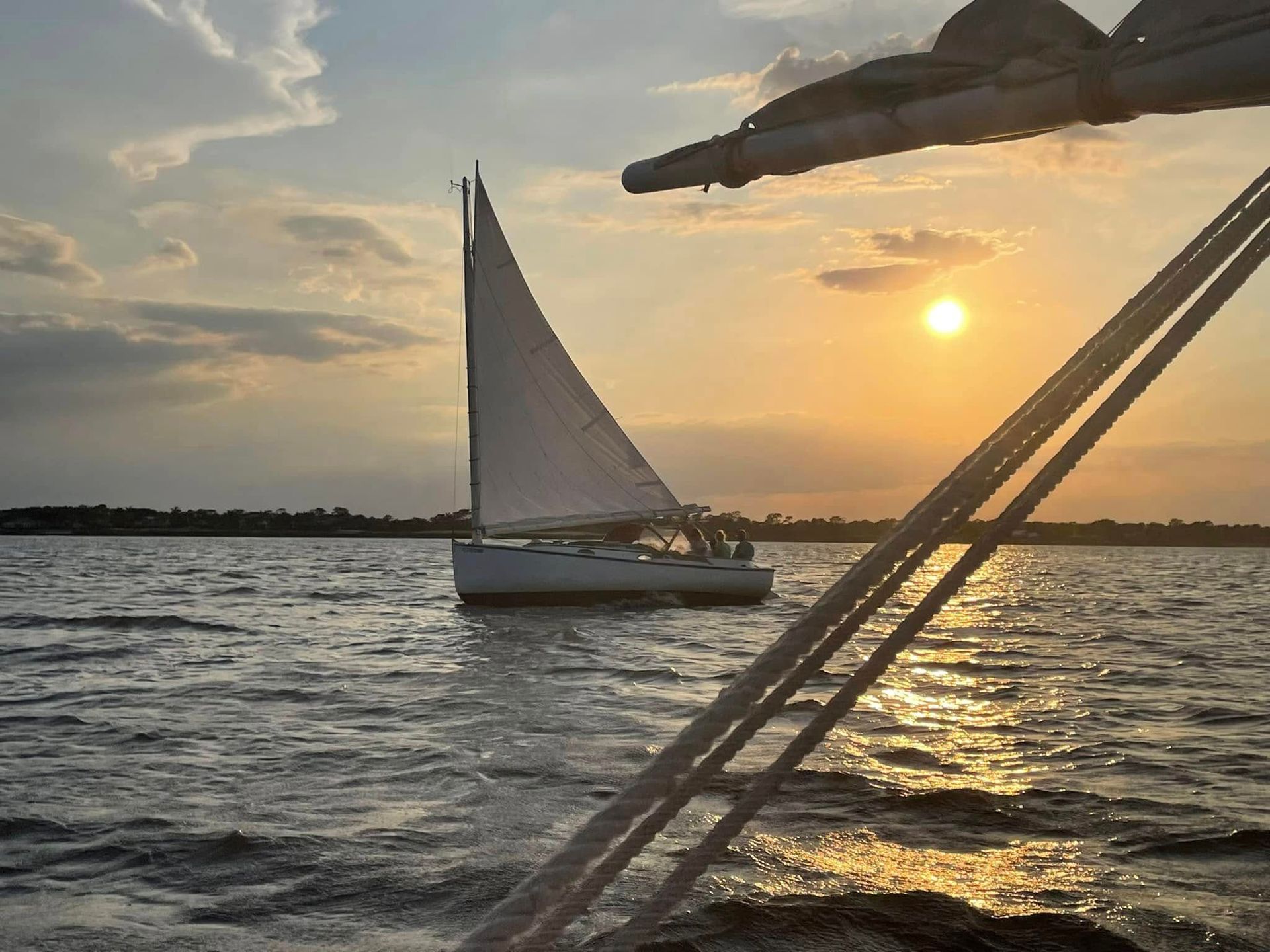 Catboat margot under sail
