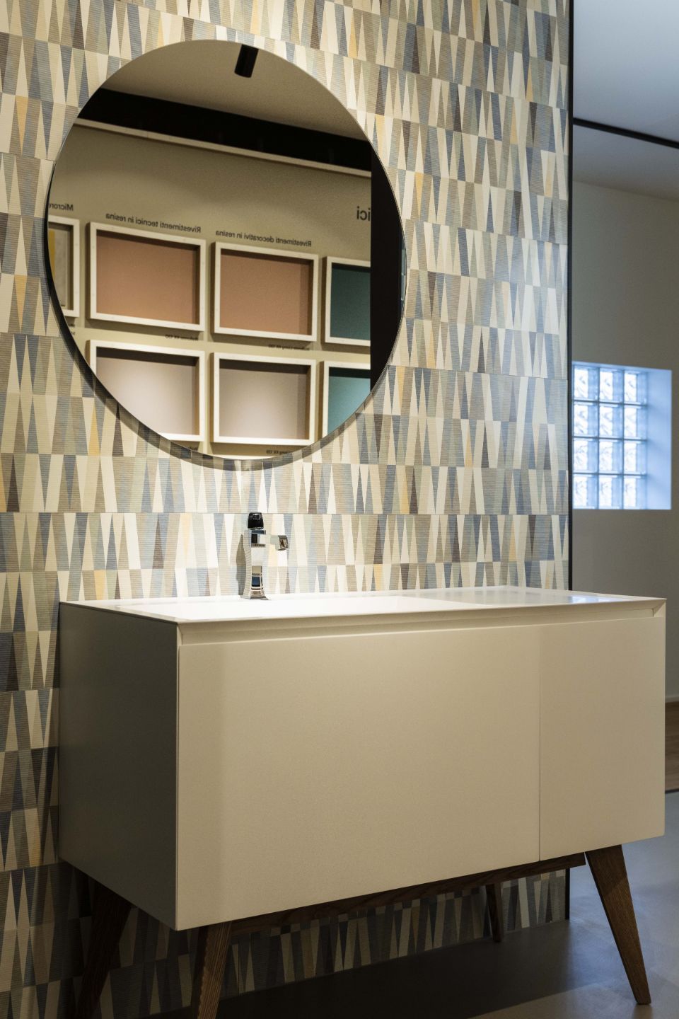 mobile e specchio bagno