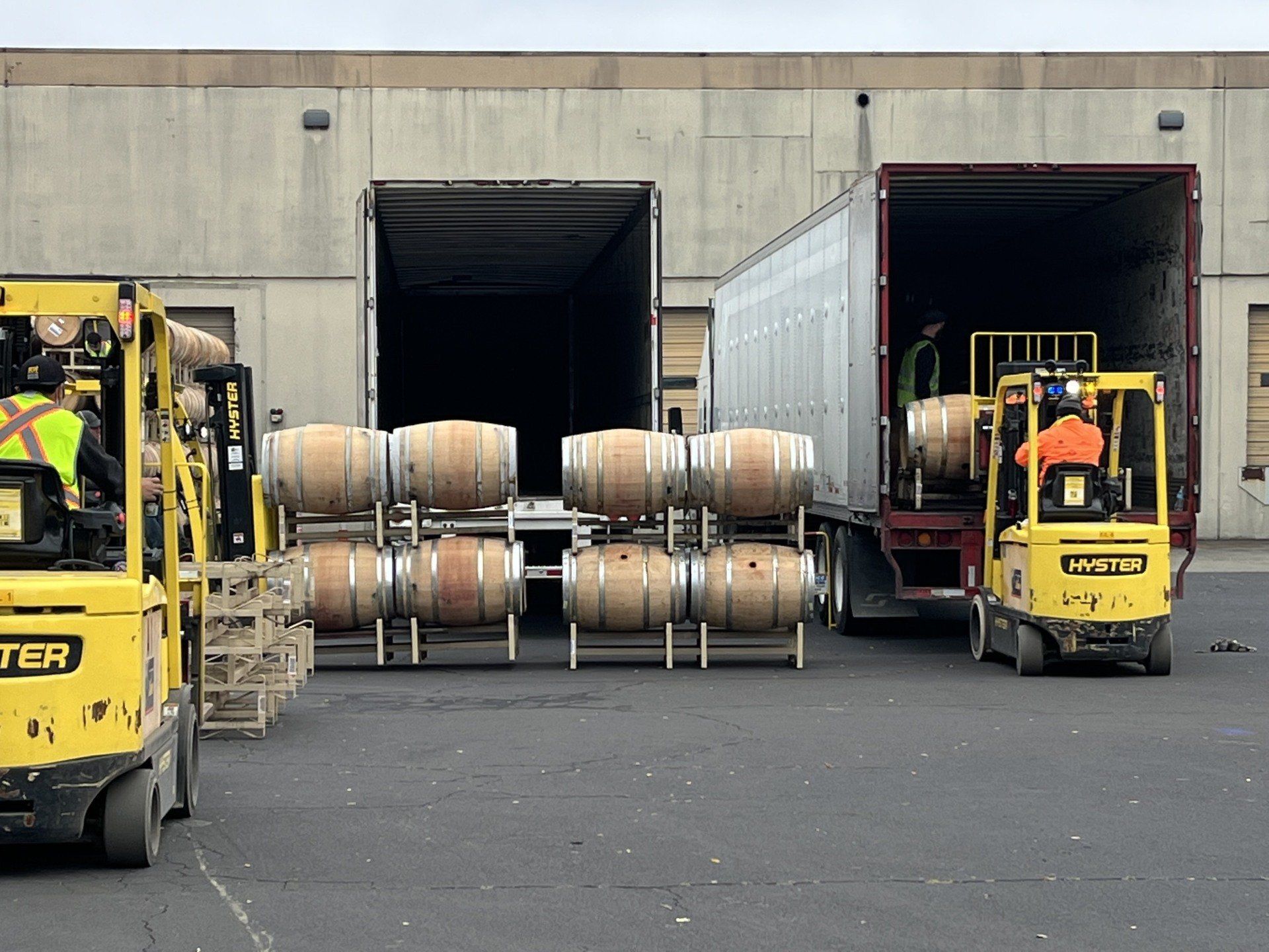 A forklift that has the word hyster on it