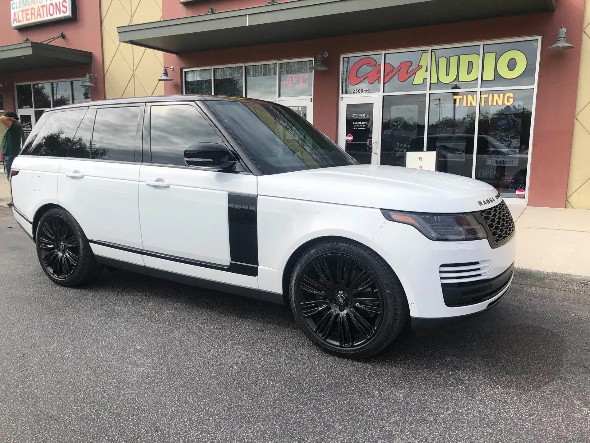 Range Rover — Charleston, SC — Car Audio, Radio & Security