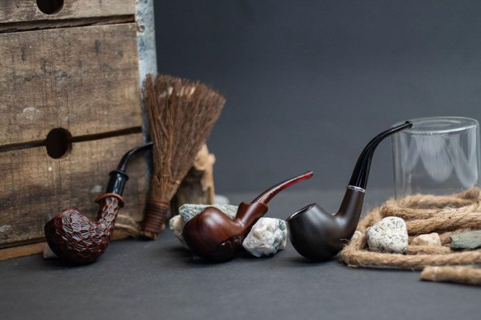 3 smoking pipes