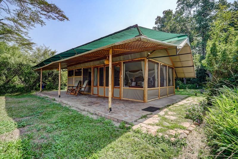 Outdoor Dining & Lounge at Ishasha