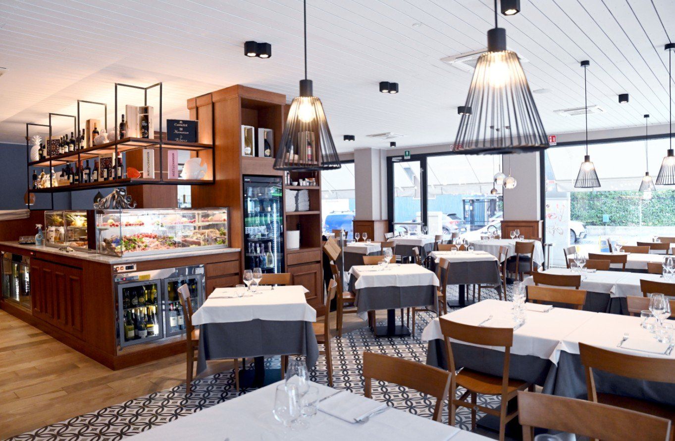 Ristorante di pesce con cantina dei vini