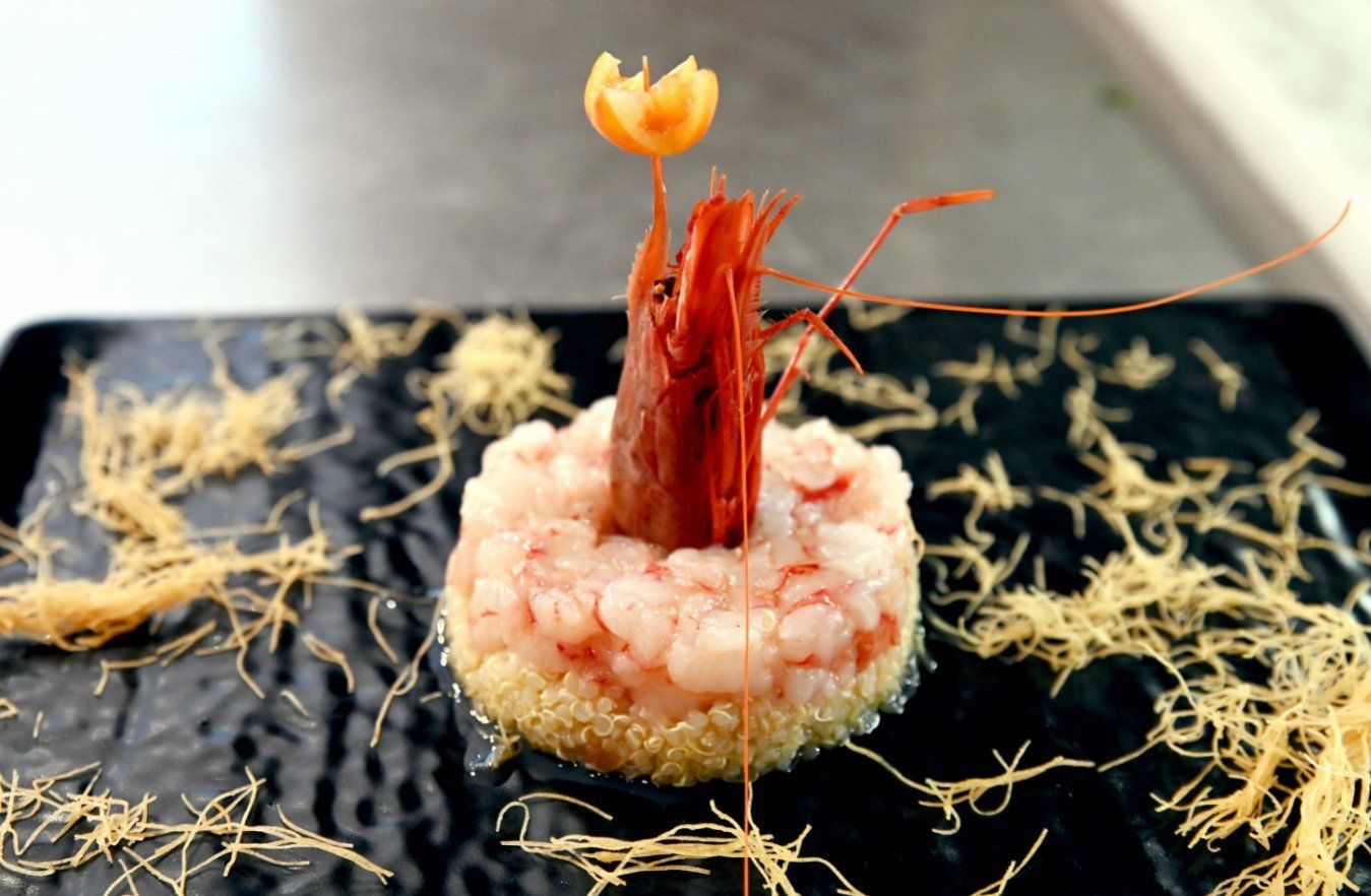 Ristorante con esposizione di crudità di mare