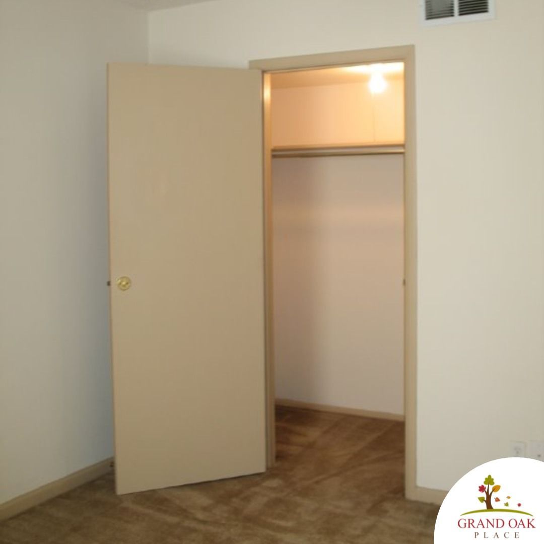 grand oak place apartment large closet