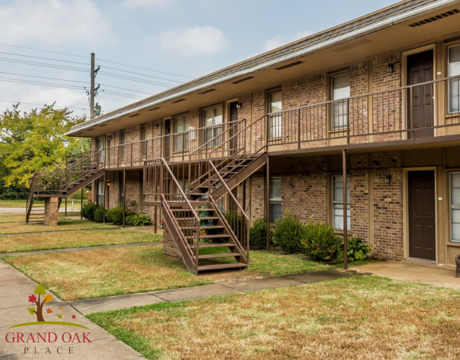 grand oak place exterior