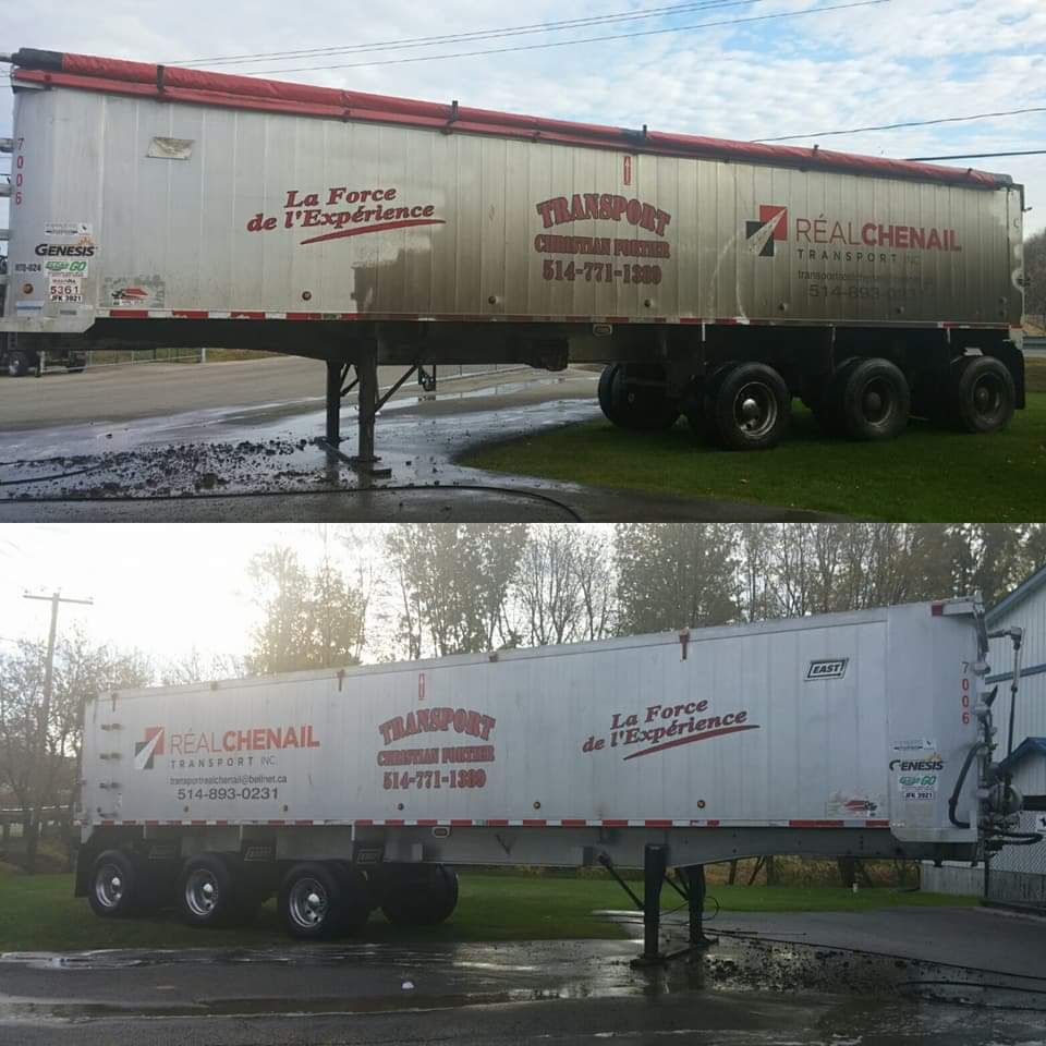 Une remorque blanche avec le mot transport dessus