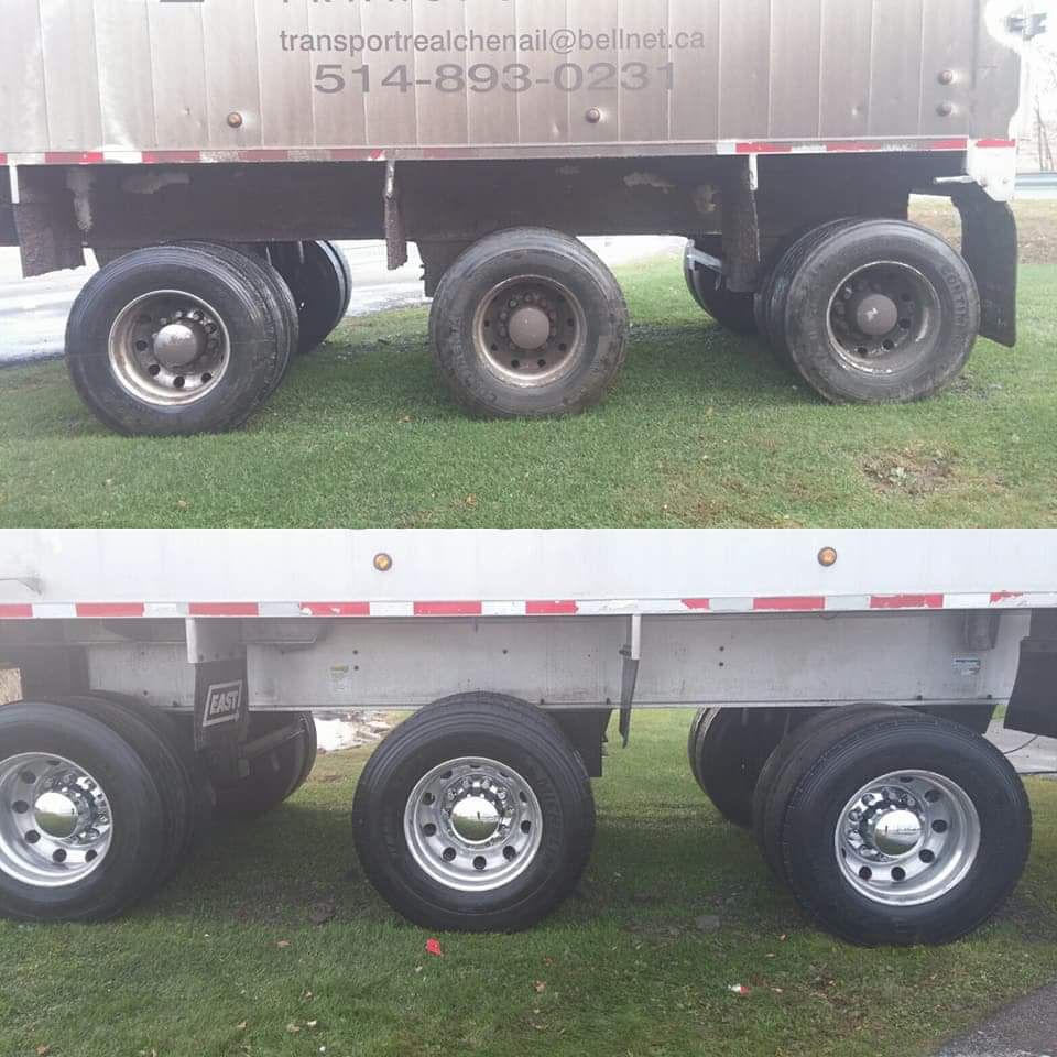 Un camion avec le numéro 514-893-0231 dessus