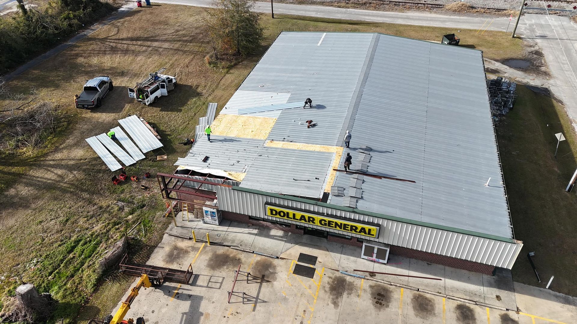 An aerial view of a Dollar General store under construction.
