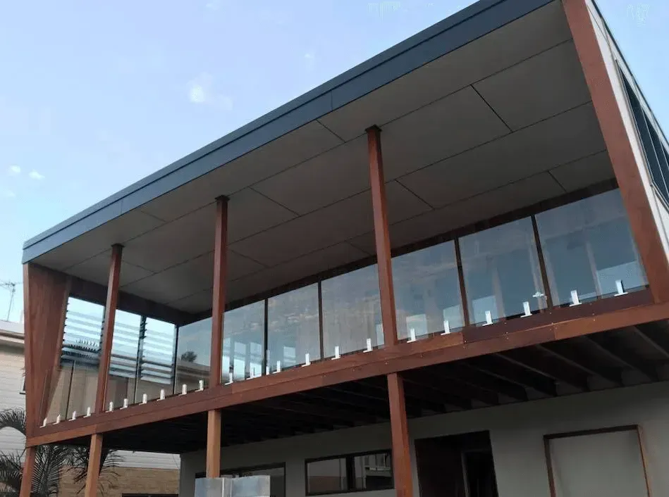 A Large House With a Lot of Windows and a Balcony β Swift Glass & Aluminium In Woolgoolga, NSW