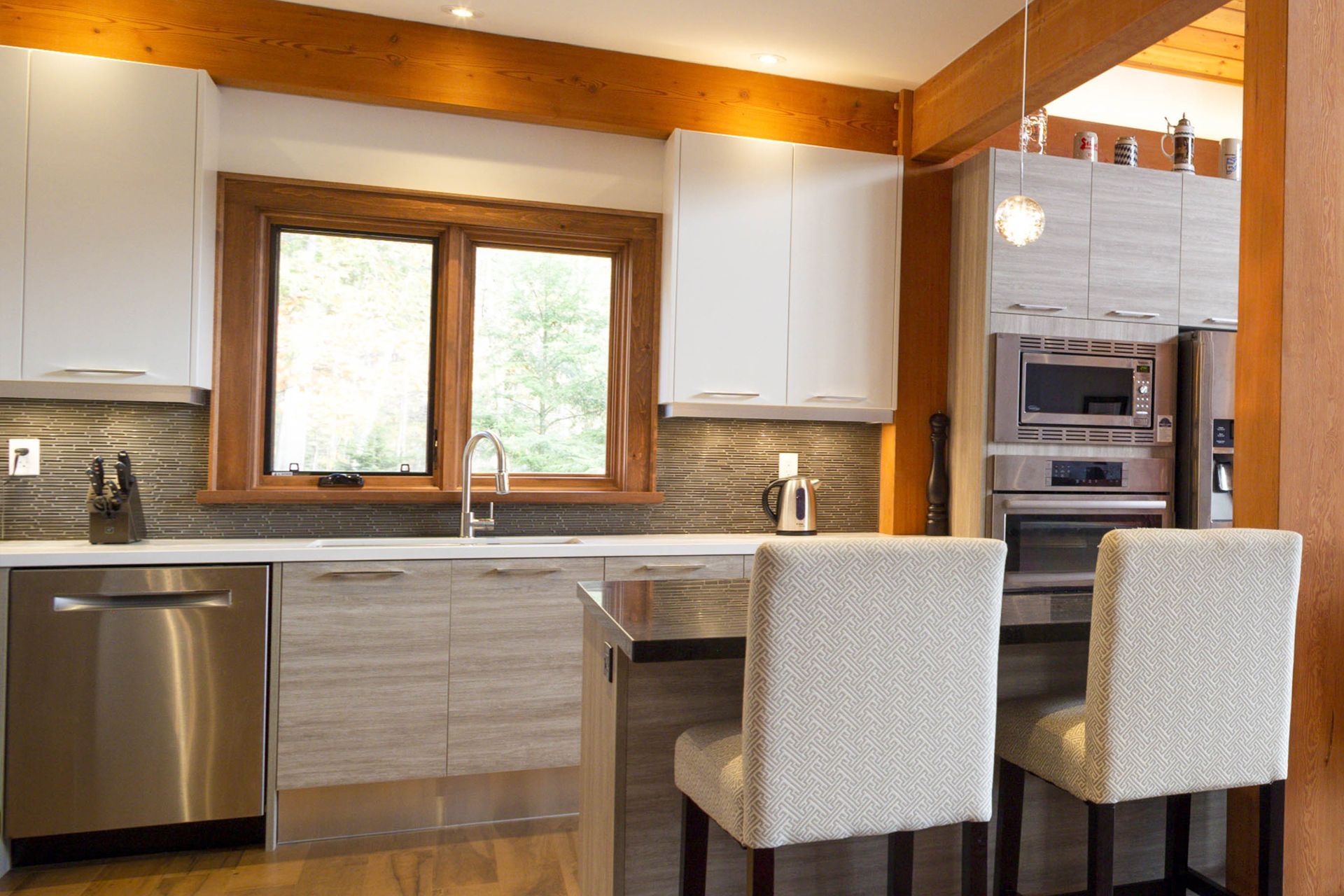 Contemporary, wide-open kitchen with modern finishes. 