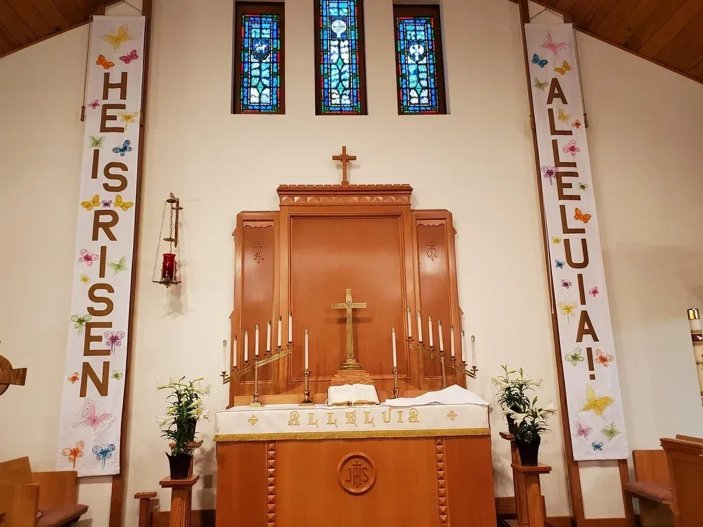 Zion Lutheran Church - Vassar, KS - Altar - Easter Season