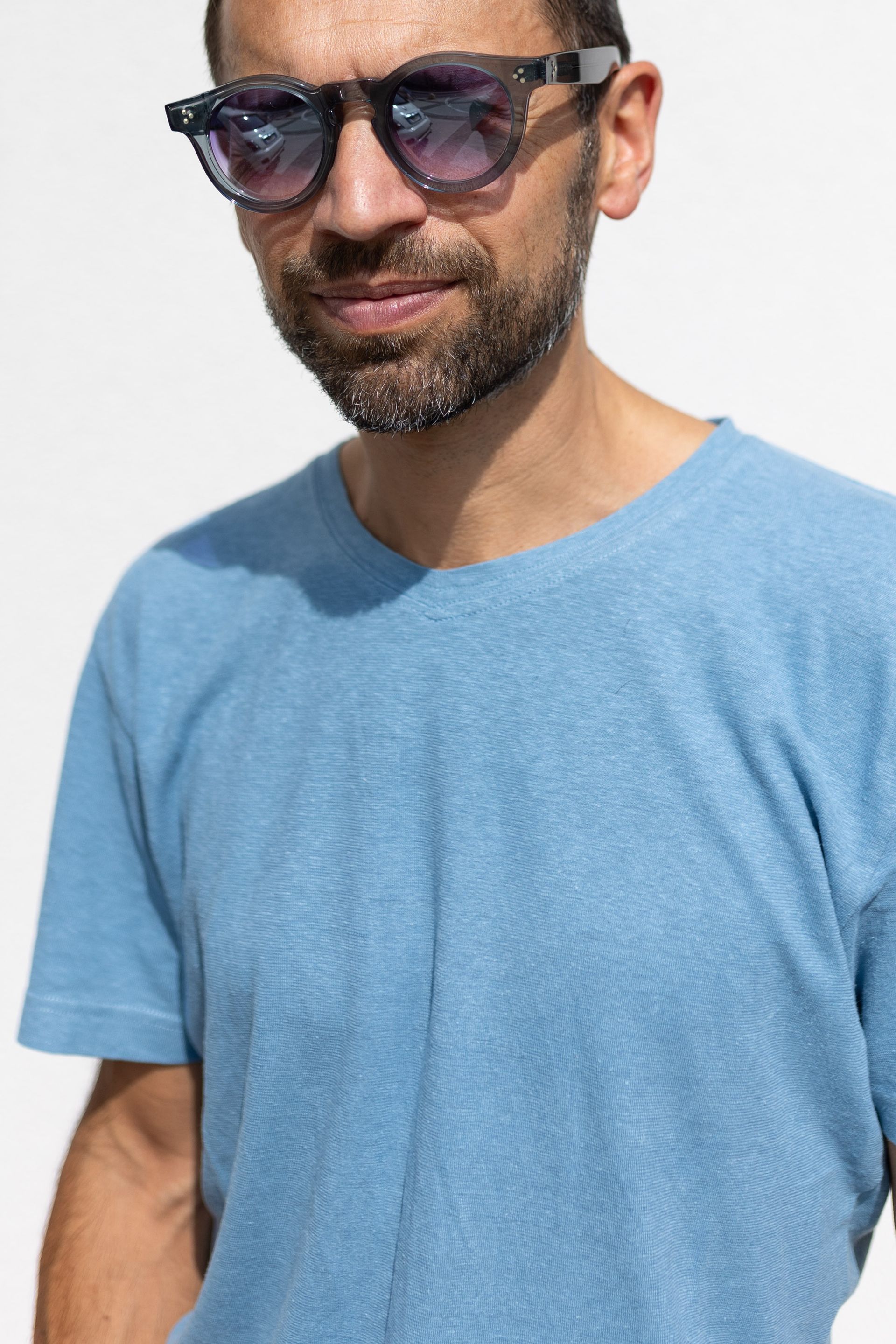 Occhiali da vista indossati da manola