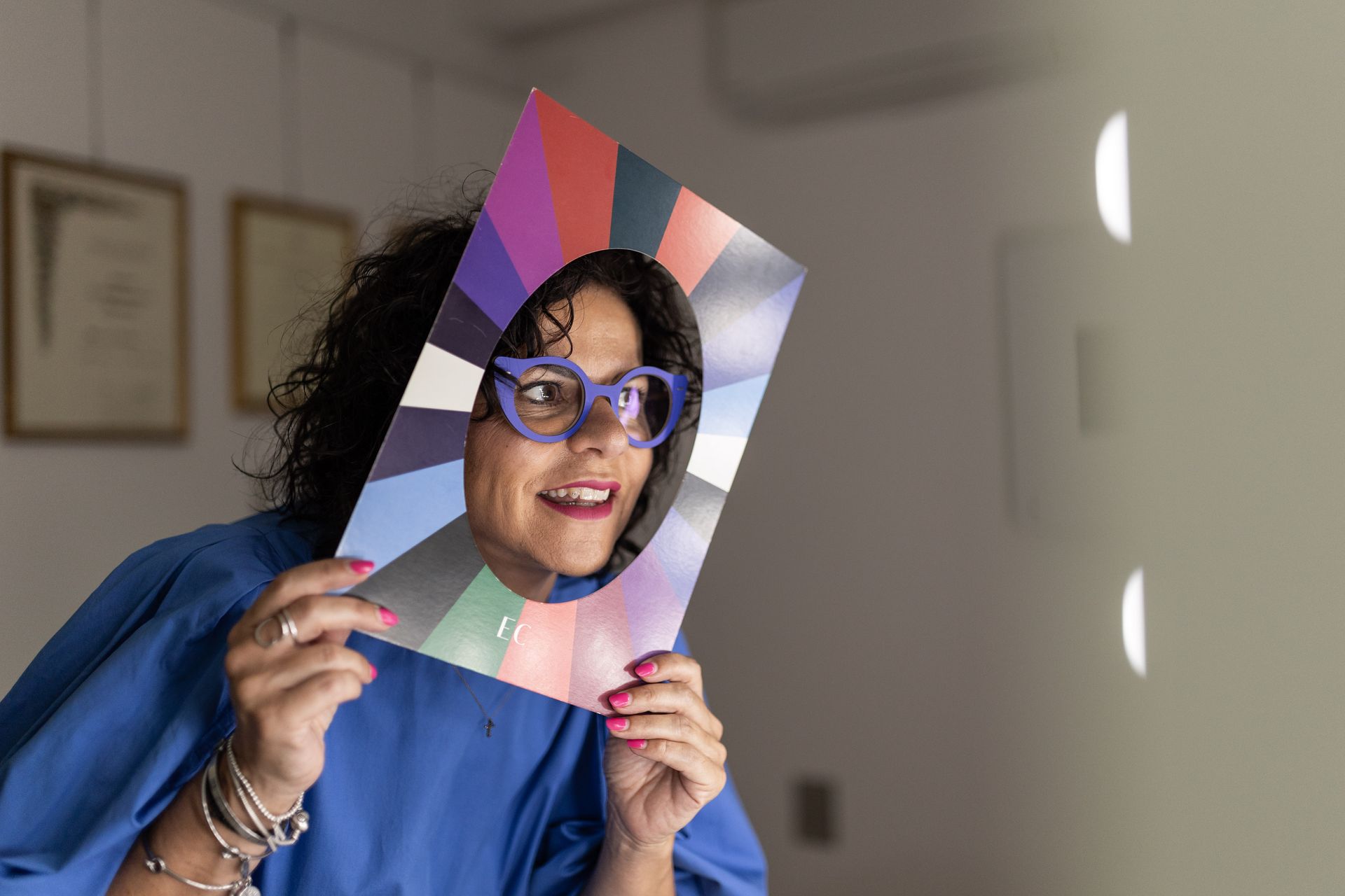 Occhiali da vista indossati da Manola