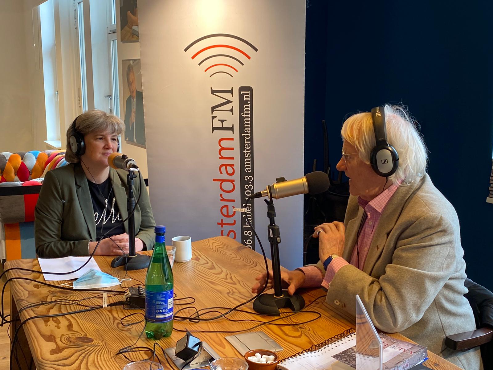 Janine Brandsen en Frans van der Beek in gesprek voor Paperback Radio op AmsterdamFM