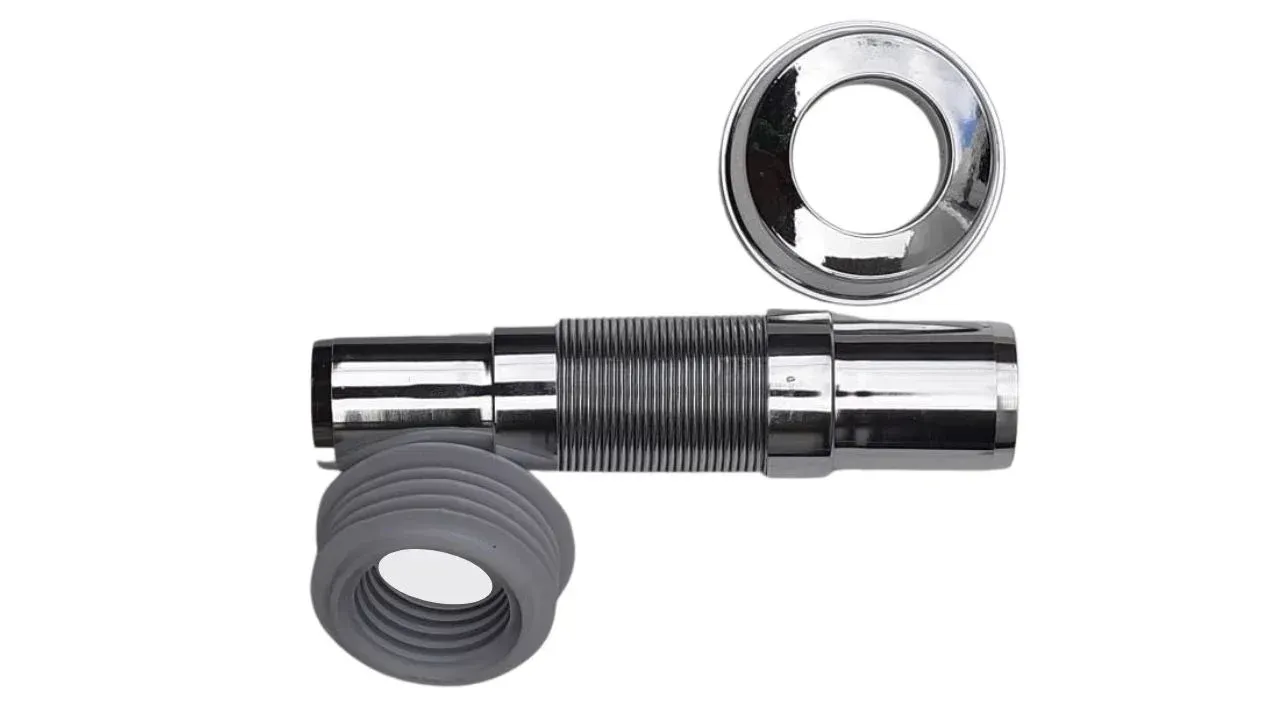 Um close de um tubo cromado com um anel de borracha