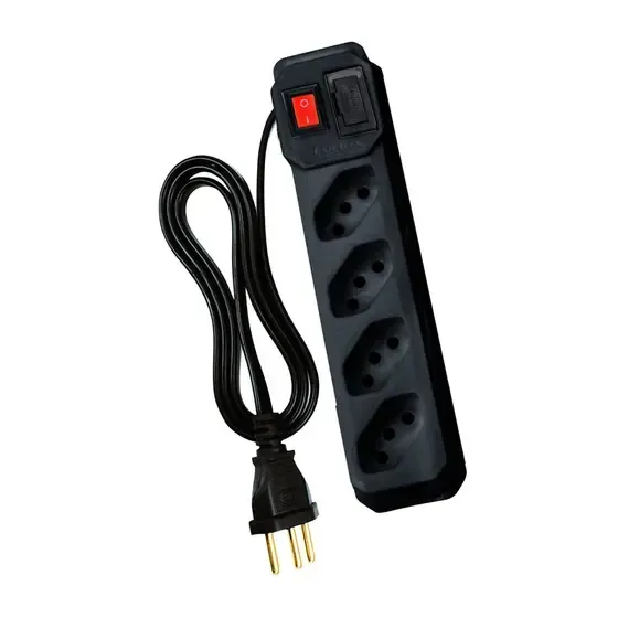 Um filtro de linha com quatro tomadas e um interruptor.