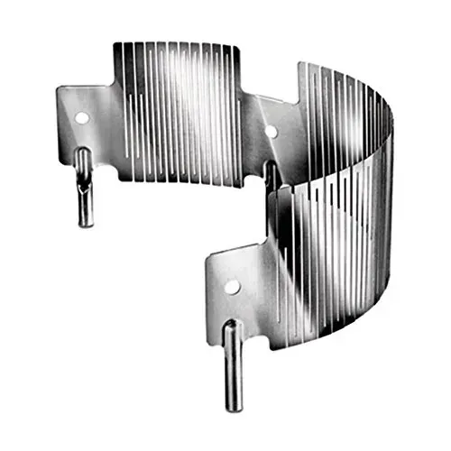 Um item de metal que parece um pente em um fundo branco