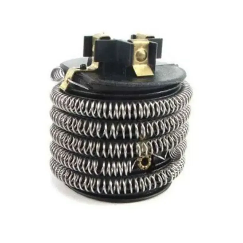 Um close de uma bobina de fios em um fundo branco.