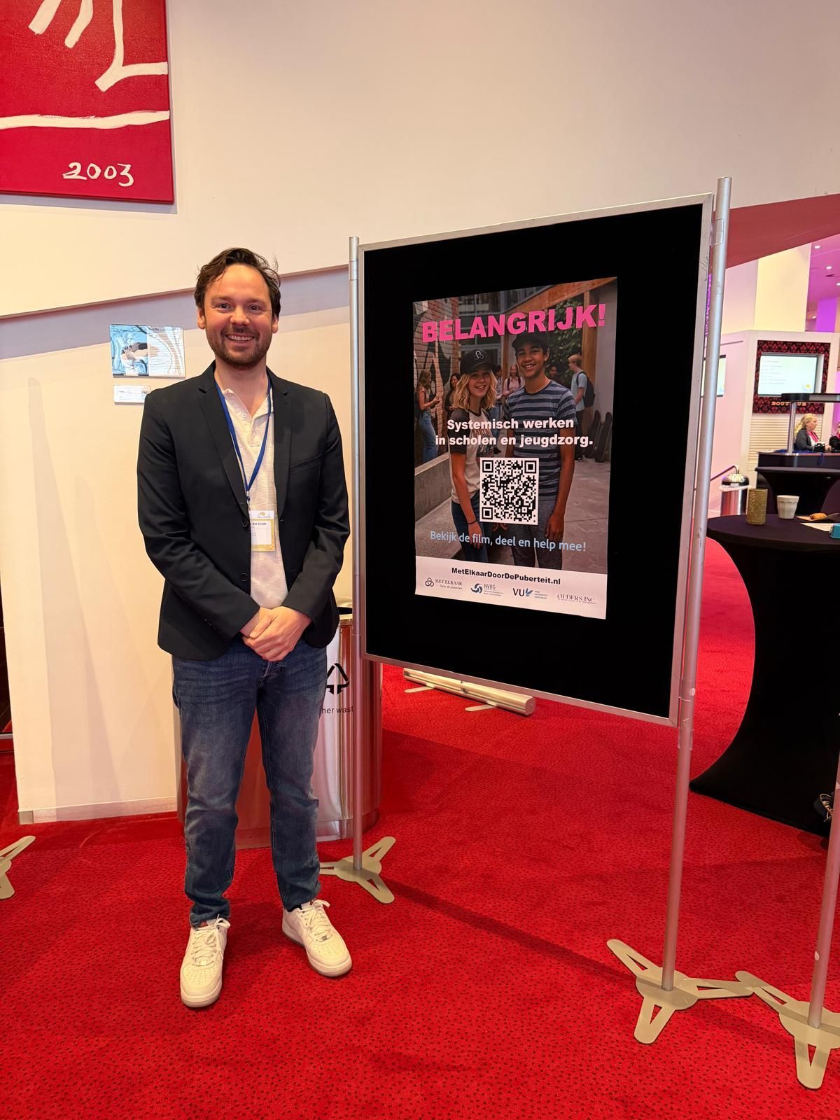 NVRG Congres sfeerbeeld poster Met Elkaar door de Puberteit