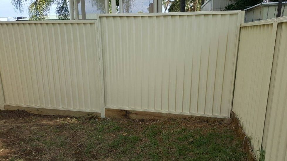 A Well-maintained White Fence — Anne & Ron Johnson Fencing in Werris Creek, NSW