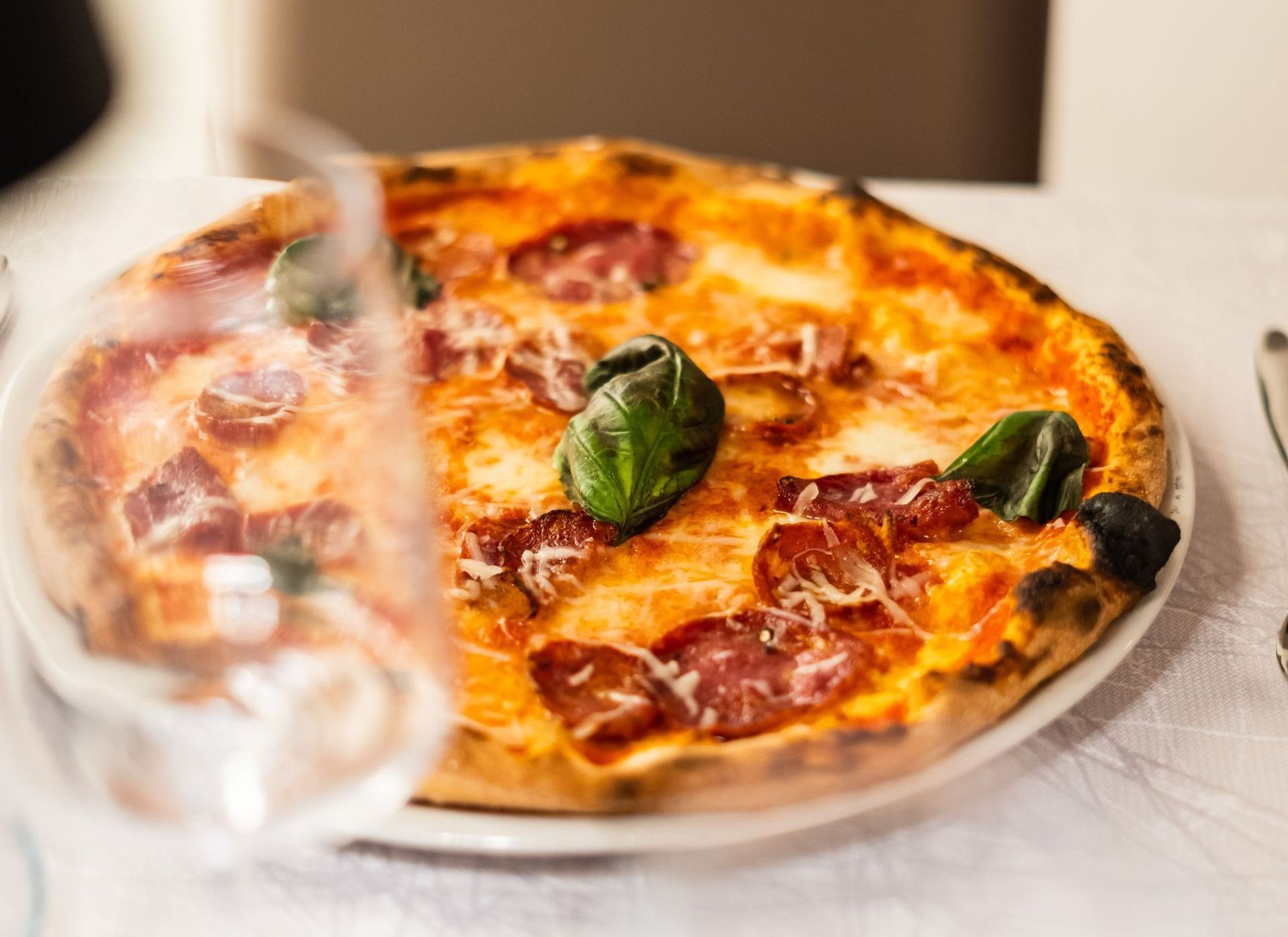 pizza croccante al salamino piccante