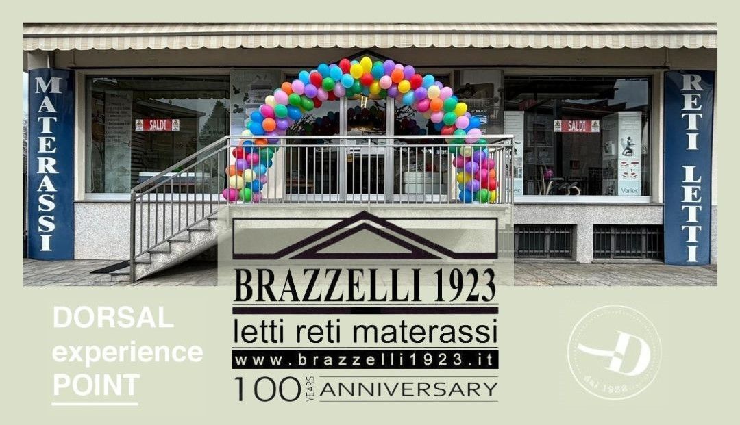 Esterno del negozio di mobili Brazzelli. Arco di palloncini colorati sopra l'ingresso. 