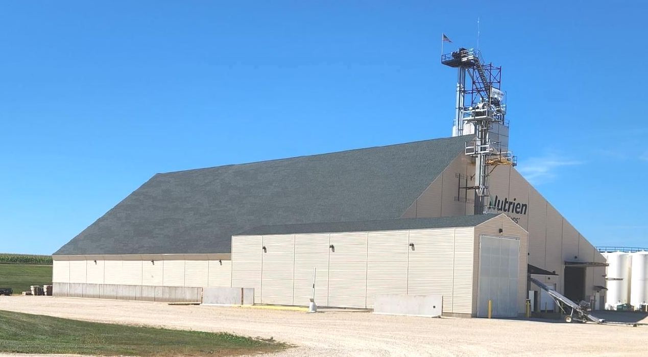 A large white building with the word habitat on it