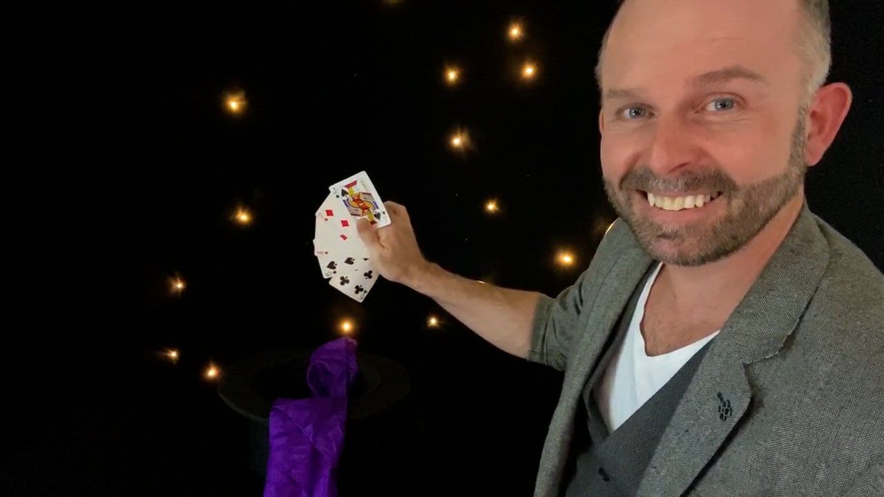 Cheshire close up magician for weddings
