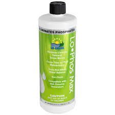 Botella de tratamiento para piscinas Lo-Phos Max; etiqueta verde; tapón negro; elimina fosfatos y clarifica el agua. Lo-Chlor