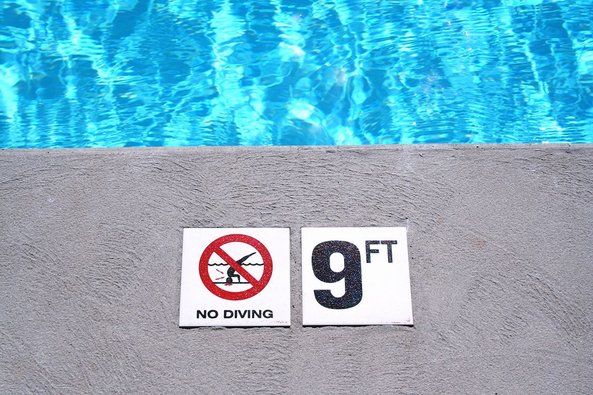 Swimming pool depth marker for pool safety