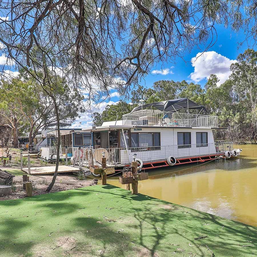 House Boats moored at Bruce's Bend Marina, Nicholls Point