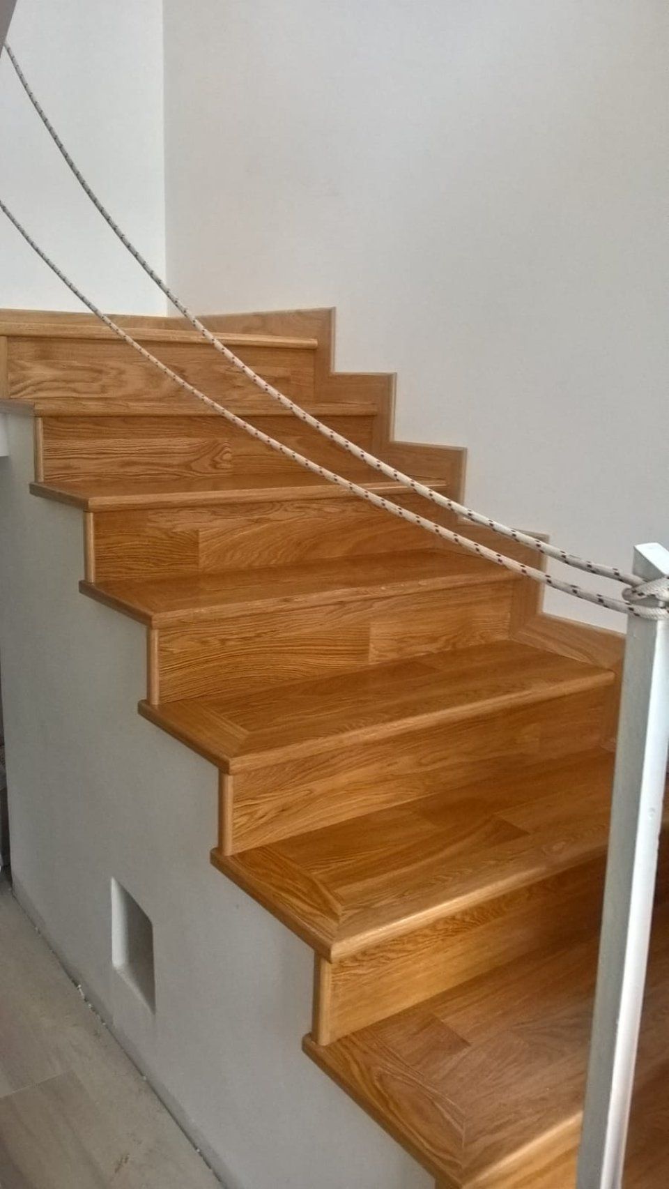 rivestimento scala in legno di ciliegio