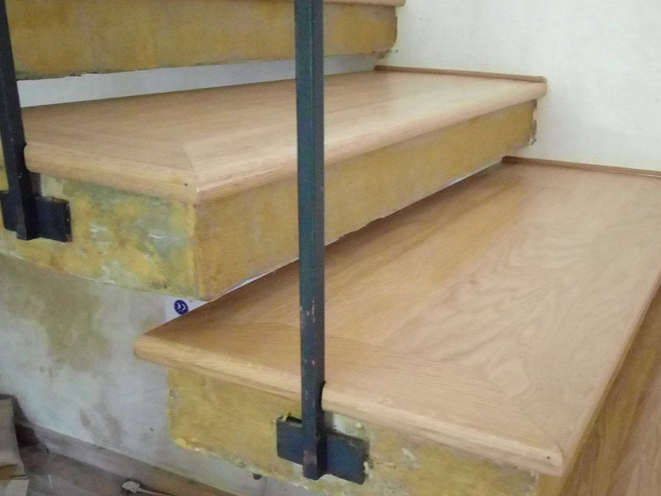 scala in legno di faggio