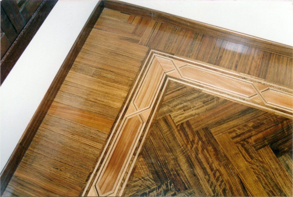 pavimento in legno dipinto