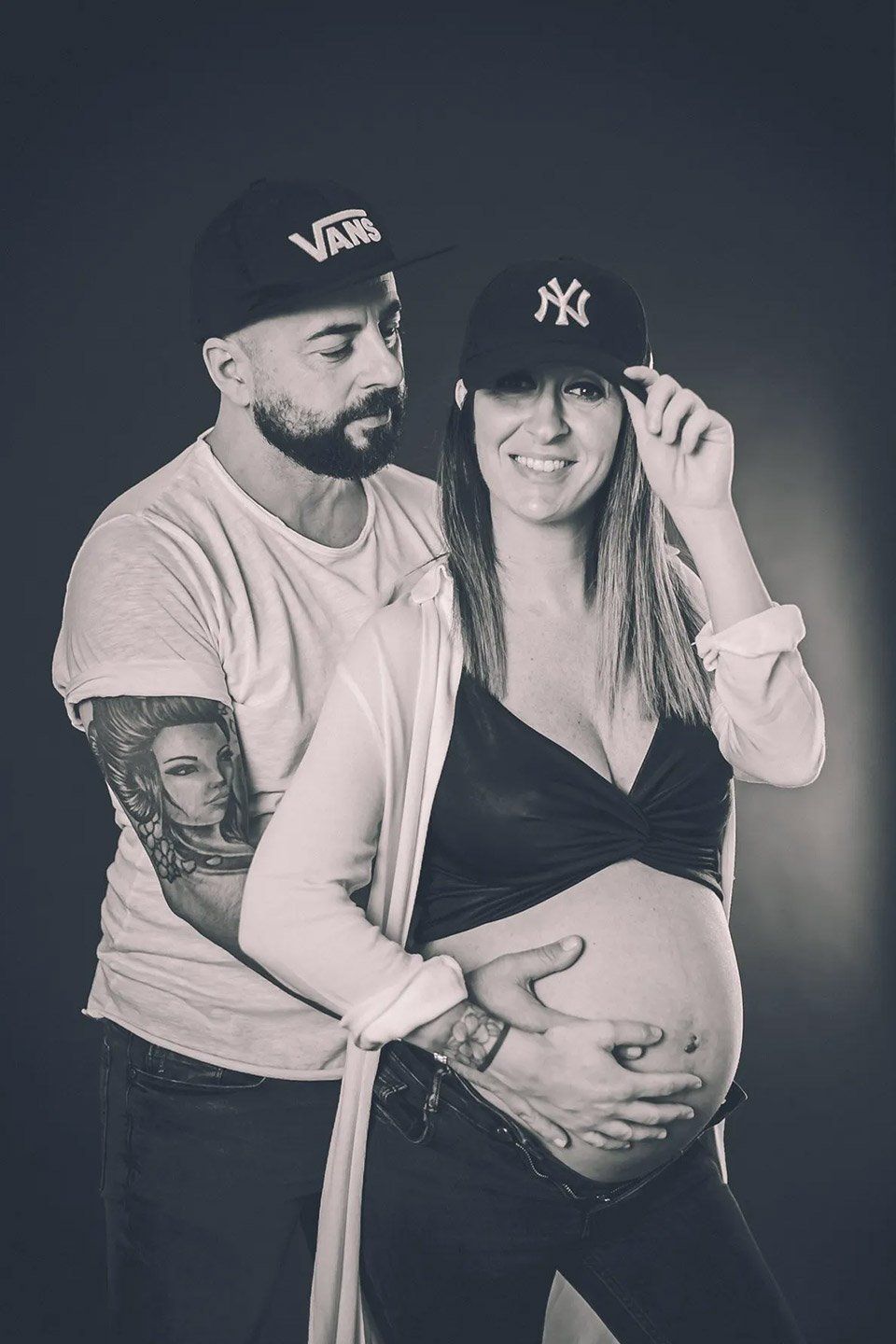 servizio fotografico di una coppia in gravidanza