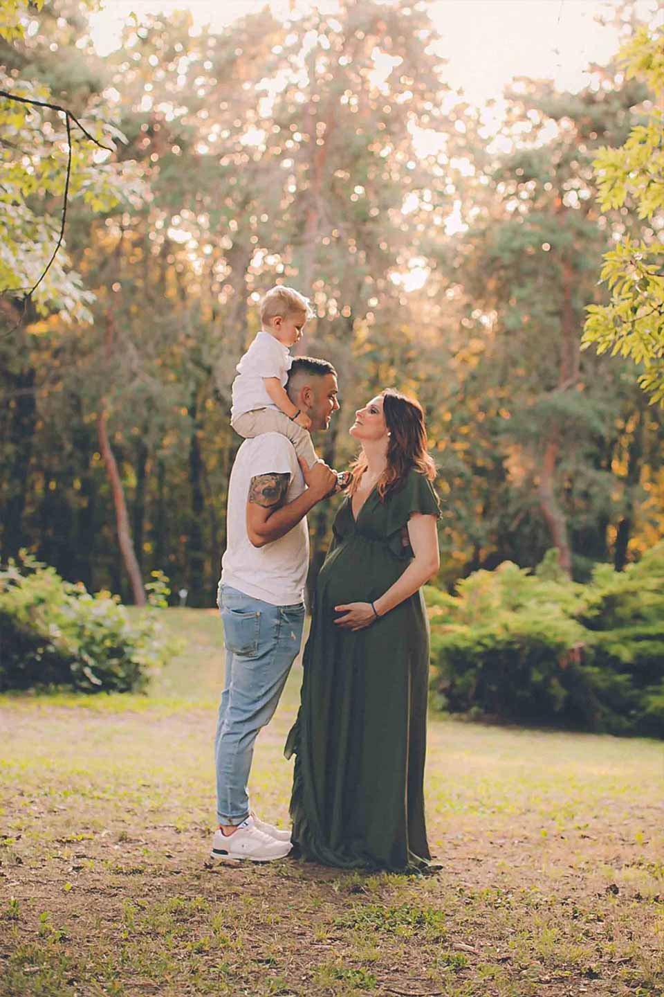 servizio fotografico famiglia all'aria aperta