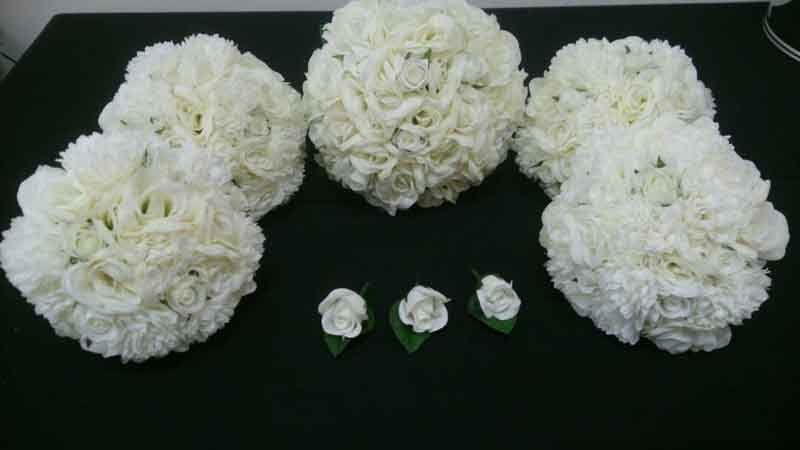 white flower bouquets