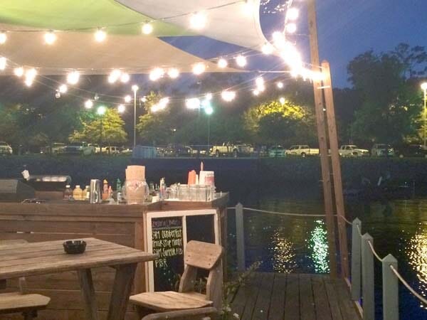 Beautiful Night Setting of a Restaurant — Florence, AL — Stanfield's River Bottom Grille