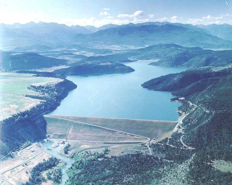 An aerial view of a lake surrounded by mountains