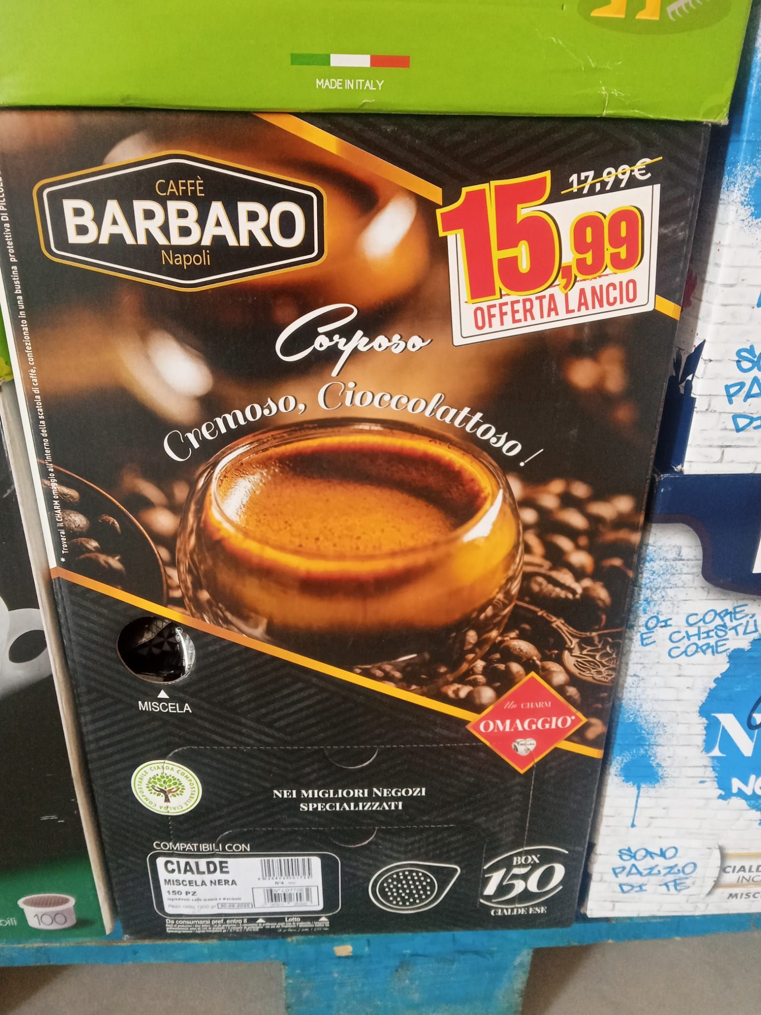 una scatola di caffè barbaro napoli corposo