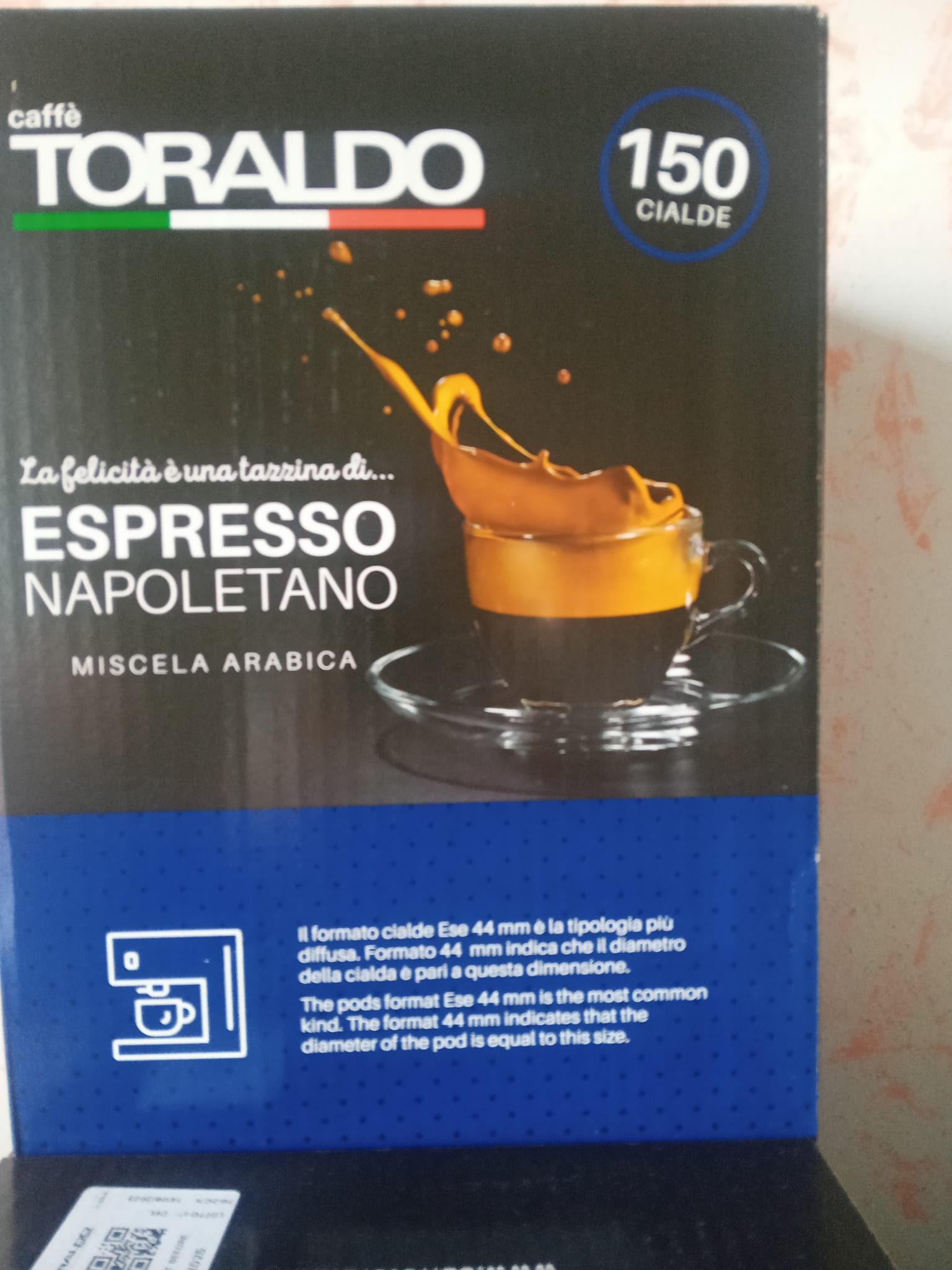 una scatola di caffè espresso napoletano miscela arabica