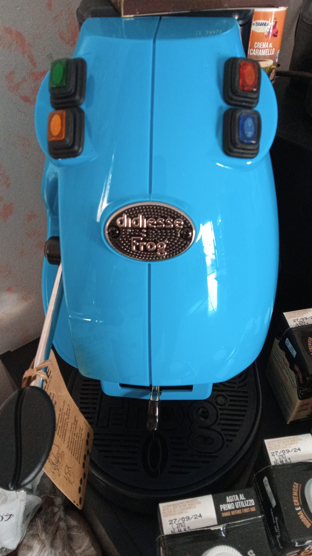 una macchina da caffè blu didiesse che sembra una vespa