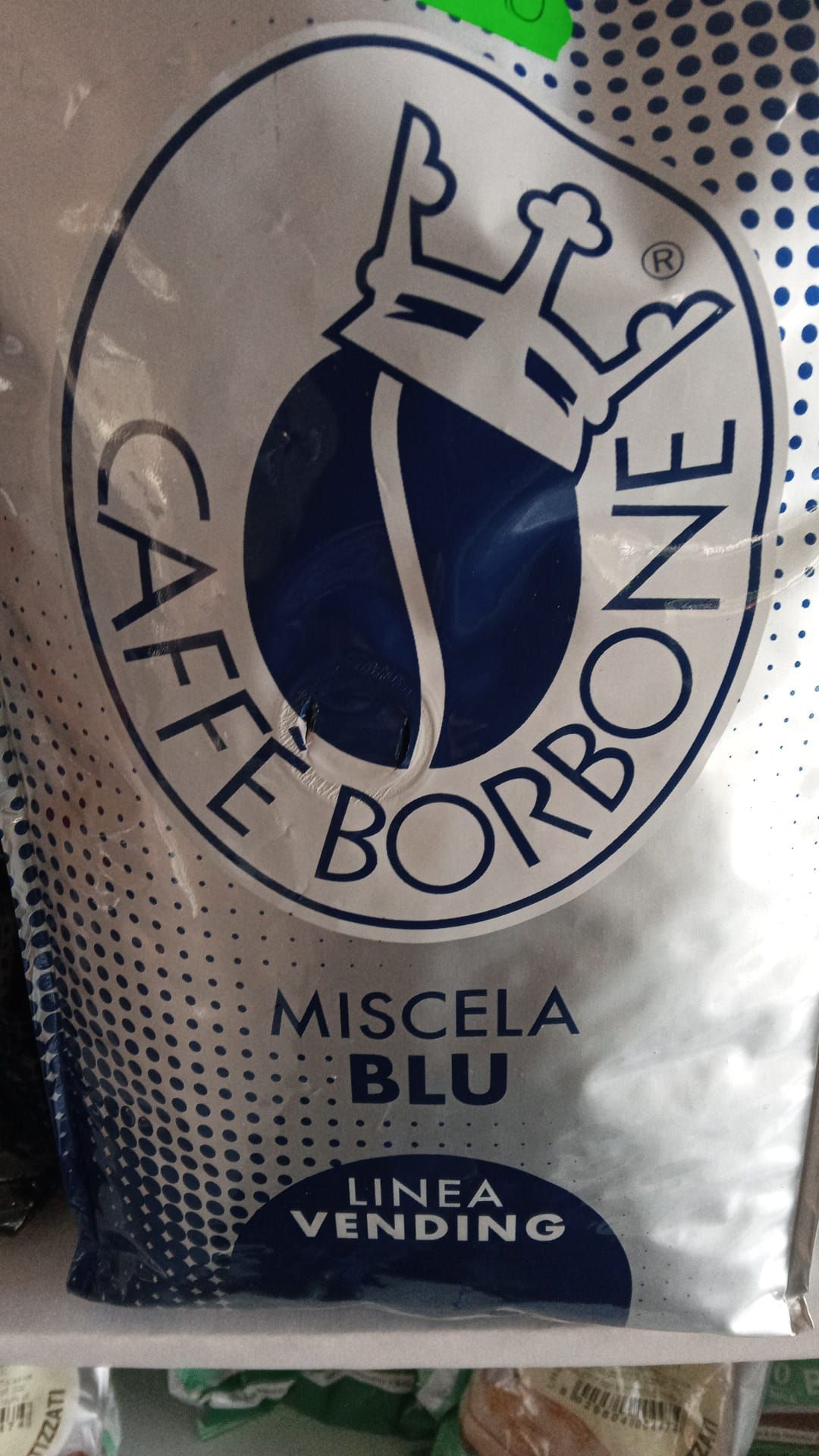 un sacchetto di caffè borbone miscela blu