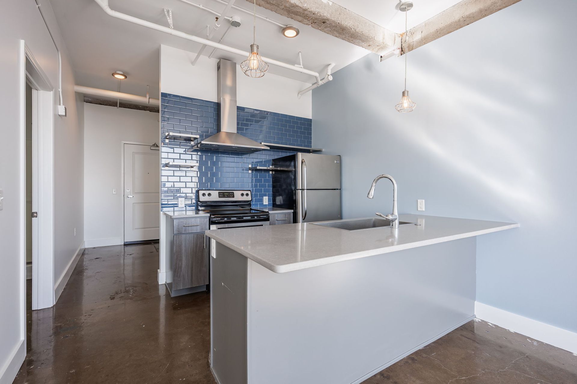Kitchen with breakfast bar