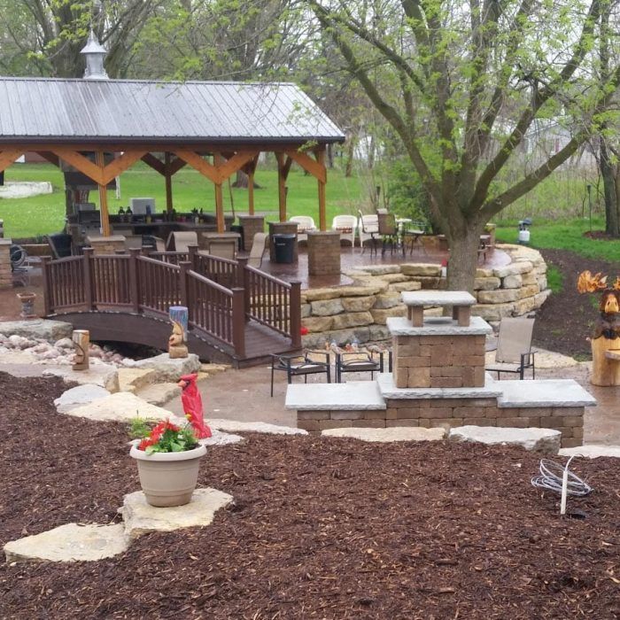 Outdoor Entertainment Area Elizabeth, IL