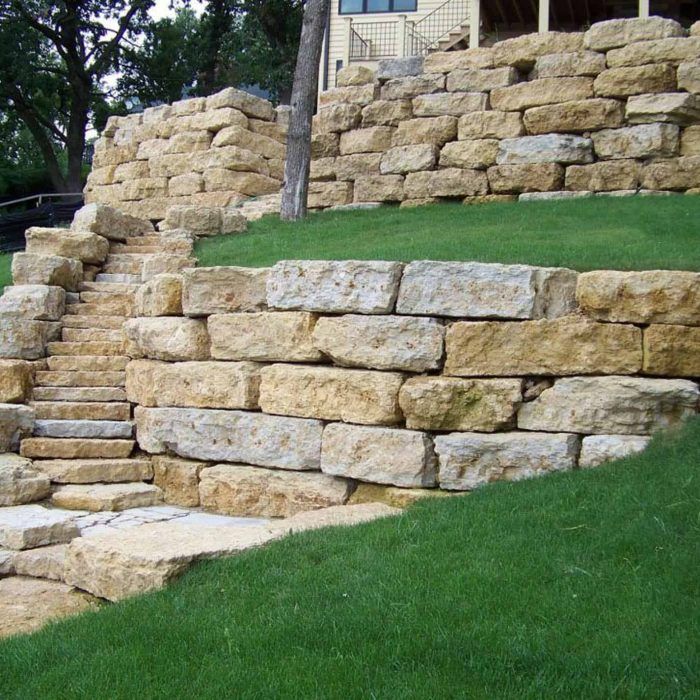 Retaining Wall – Natural Stone Elizabeth, IL