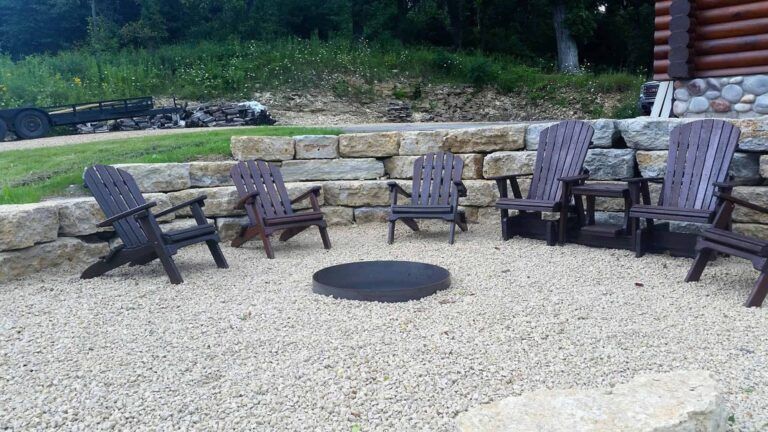 A group of chairs are sitting around a fire pit.
